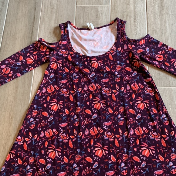 Open shoulder juniors dress by Mudd size small - Picture 2 of 3